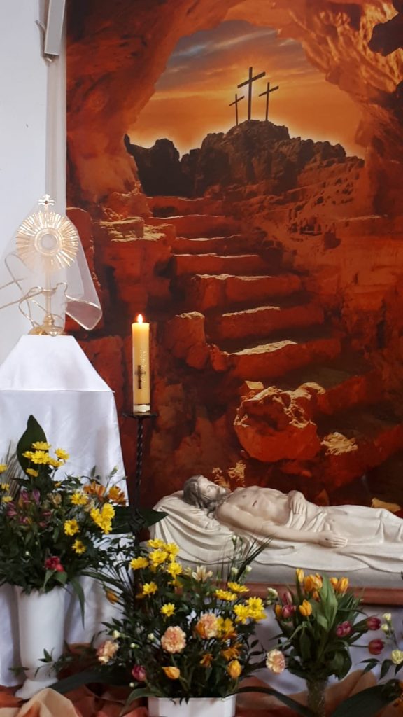 Adoracja przy Bożym Grobie